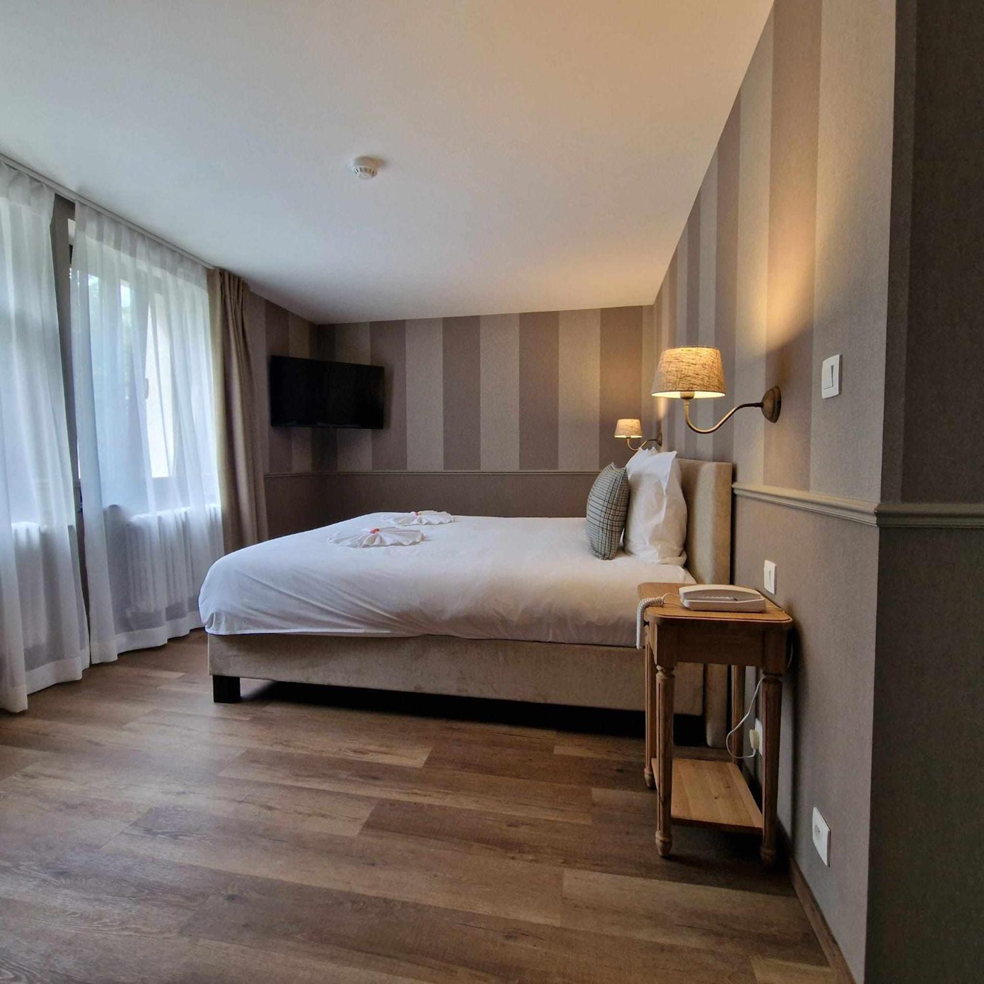 Hotel Le Cor De Chasse Saint-Hubert Exteriér fotografie